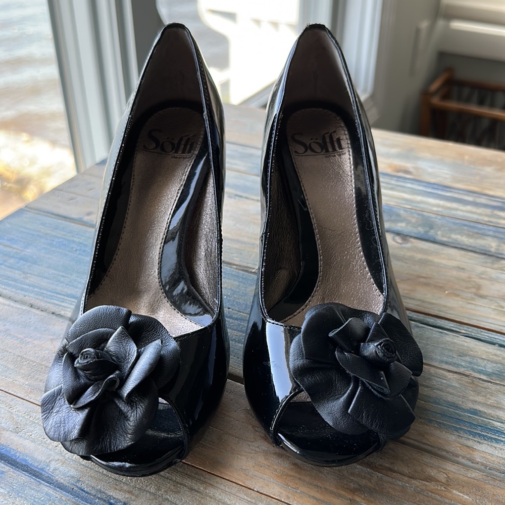 Sofft floral pump 6 1/2 - Picture 2 of 7